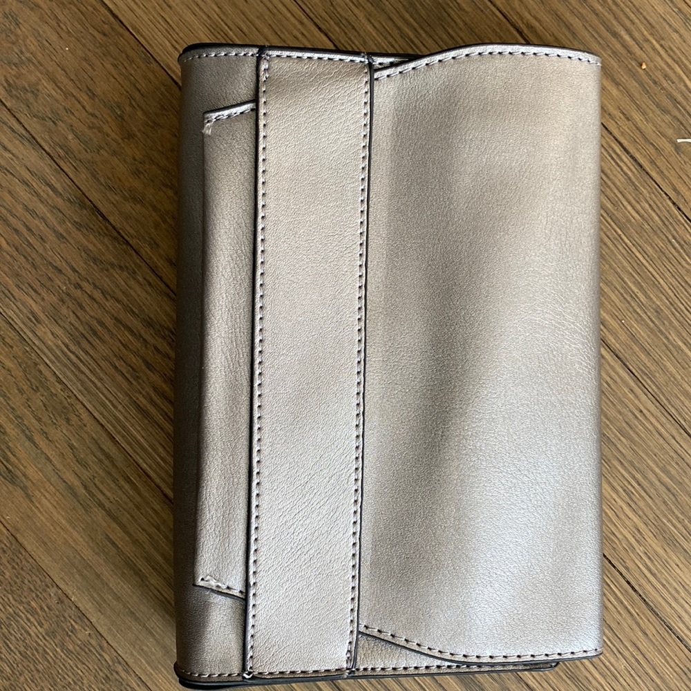 Summer & Rose silver clutch with strap nwt